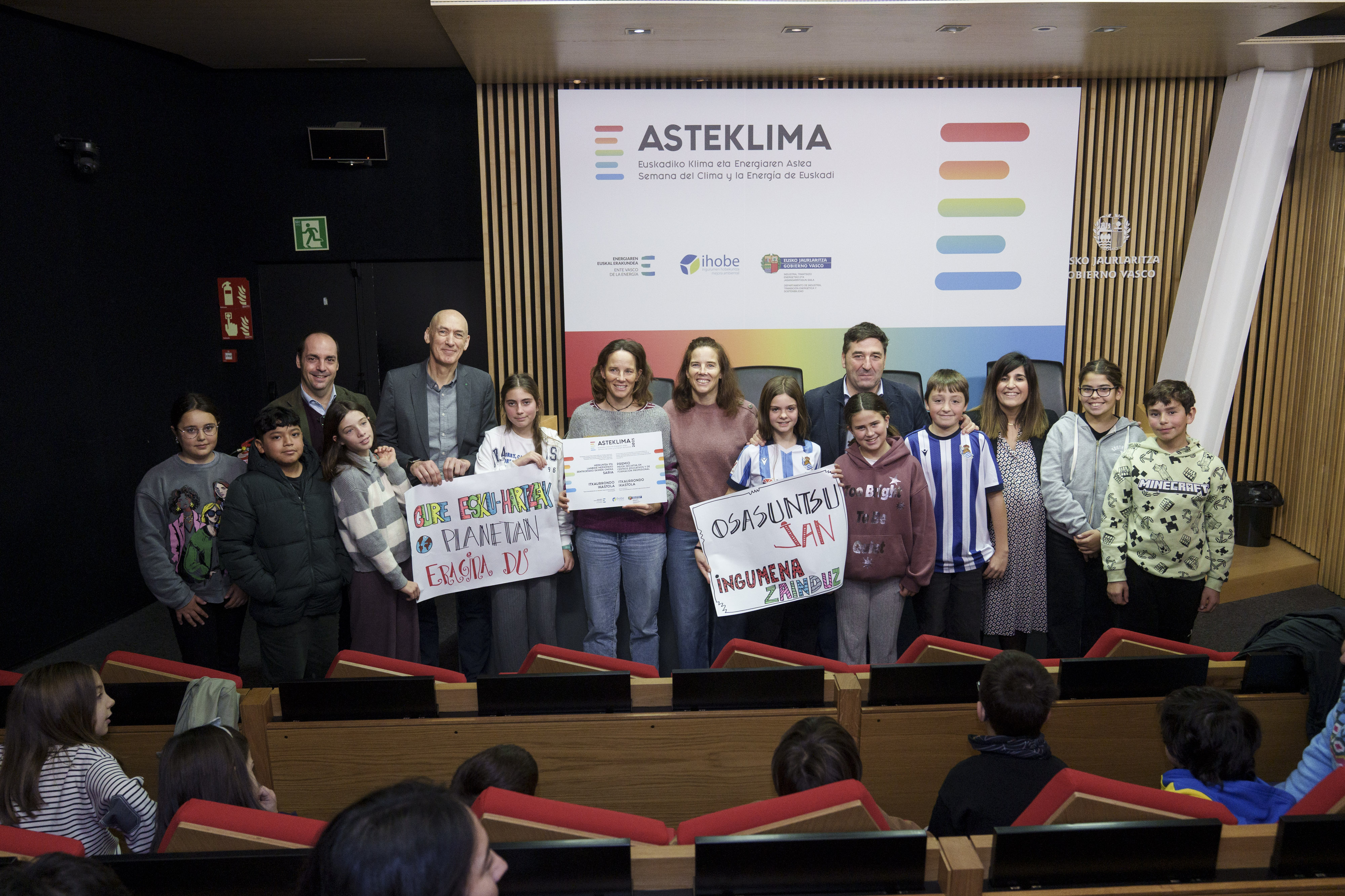 Oarsoaldea Garapen Agentzia, los Ayuntamientos de Ermua y Kripan, y la Ikastola Intxaurrondo de Donostia, galardonadas como mejores iniciativas en acción climática de ASTEKLIMA 2025 