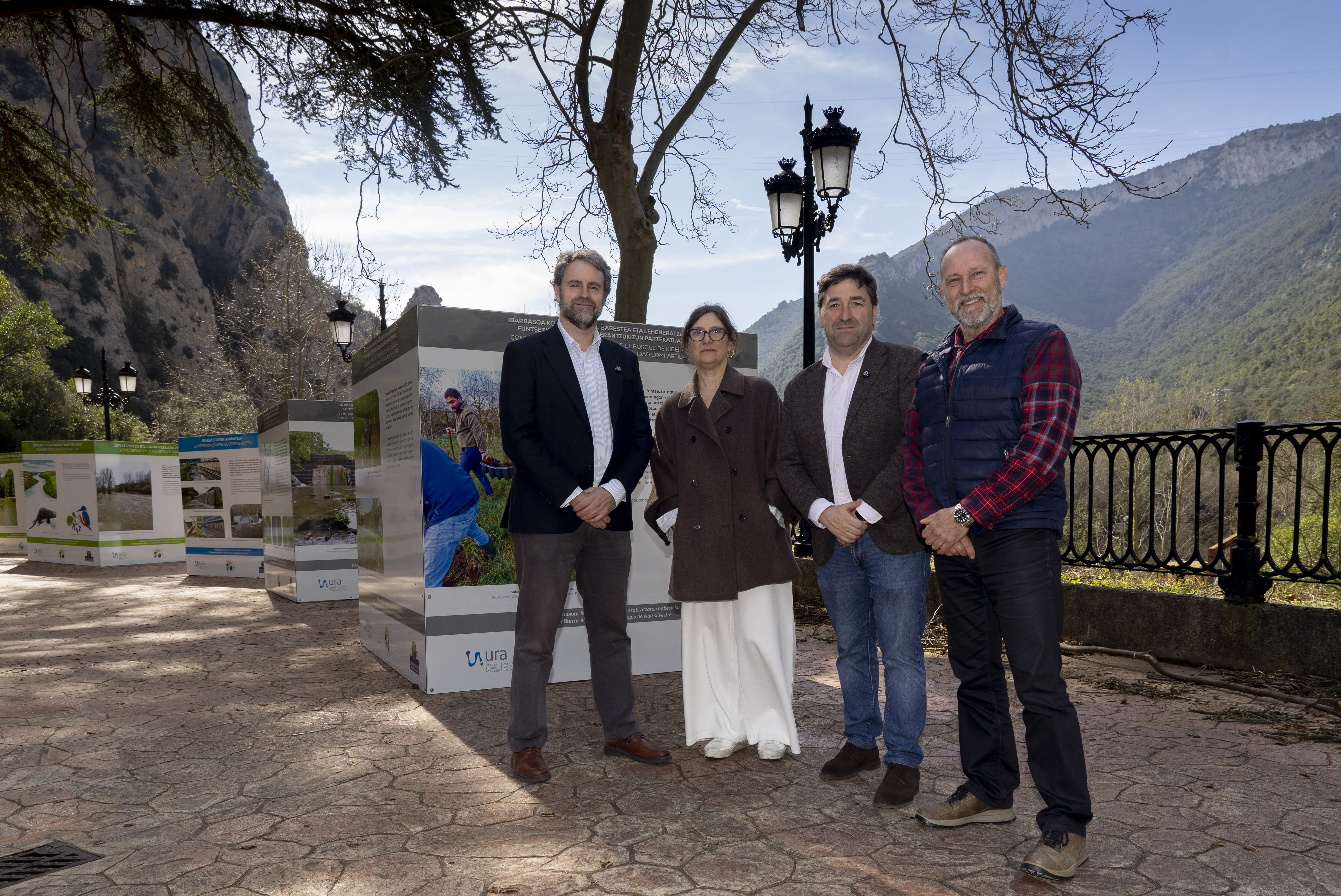 URA, Ihobe y la Red Ekoetxea inauguran en Sobrón una exposición sobre los bosques de ribera coincidiendo con la Semana del Día Mundial del Agua