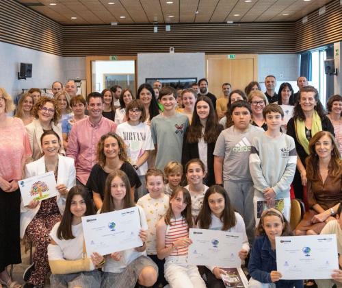 El Gobierno Vasco entrega a 13 centros escolares el certificado "Eskola Jasangarriak"