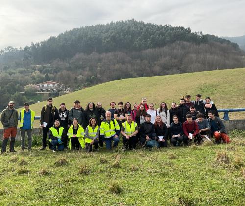 Estudiantes de Geología de EHU realizan una visita técnica la celda de seguridad de Argalario en Barakaldo