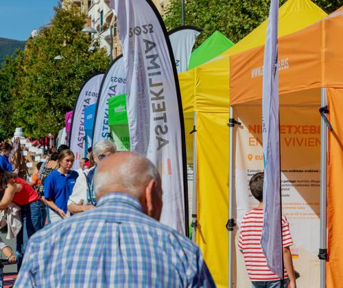 Una nueva edición de la feria itinerante KLIMA Azoka arrancará en el Ibilaldia 2025 en Galdakao