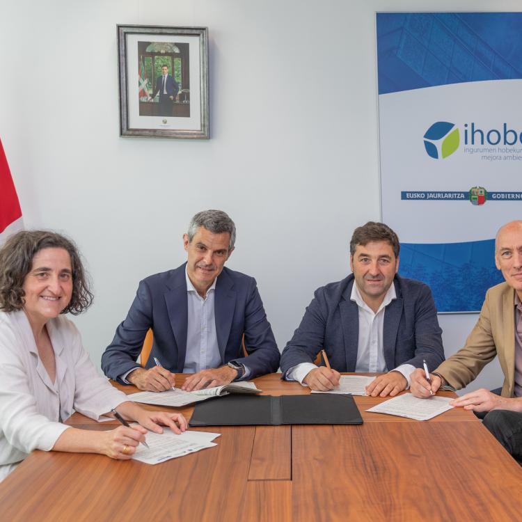 Ihobe y Aclima trabajarán conjuntamente para mejorar la gestión de residuos, fomentar la innovación ambiental y fortalecer la competitividad del sector ecoindustrial vasco