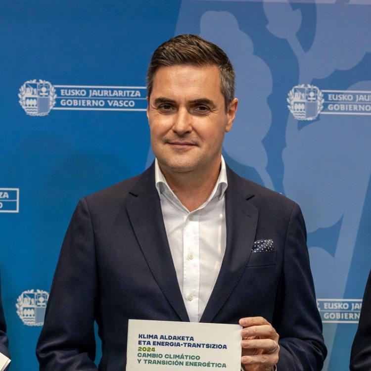 Mikel Jauregi: "Frente a la expansión del negacionismo climático a nivel global, el 76% de la ciudadanía en Euskadi está preocupada por el cambio climático, un mandato para avanzar en el despliegue de las renovables"